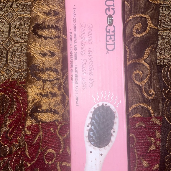 Plugged in straightening brush/brand new - Picture 2 of 5